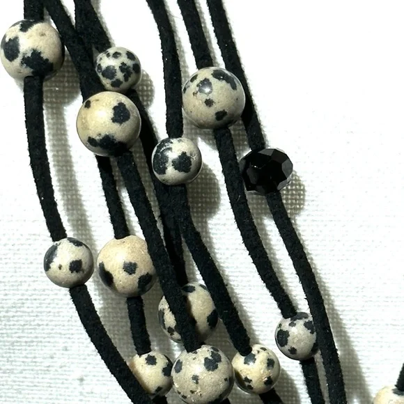 Black and white multi strand necklace. - Picture 3 of 3
